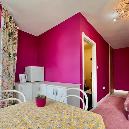 White House Pensionat 3*